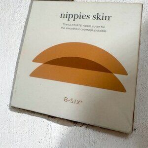 NWT Nippies skin D cups